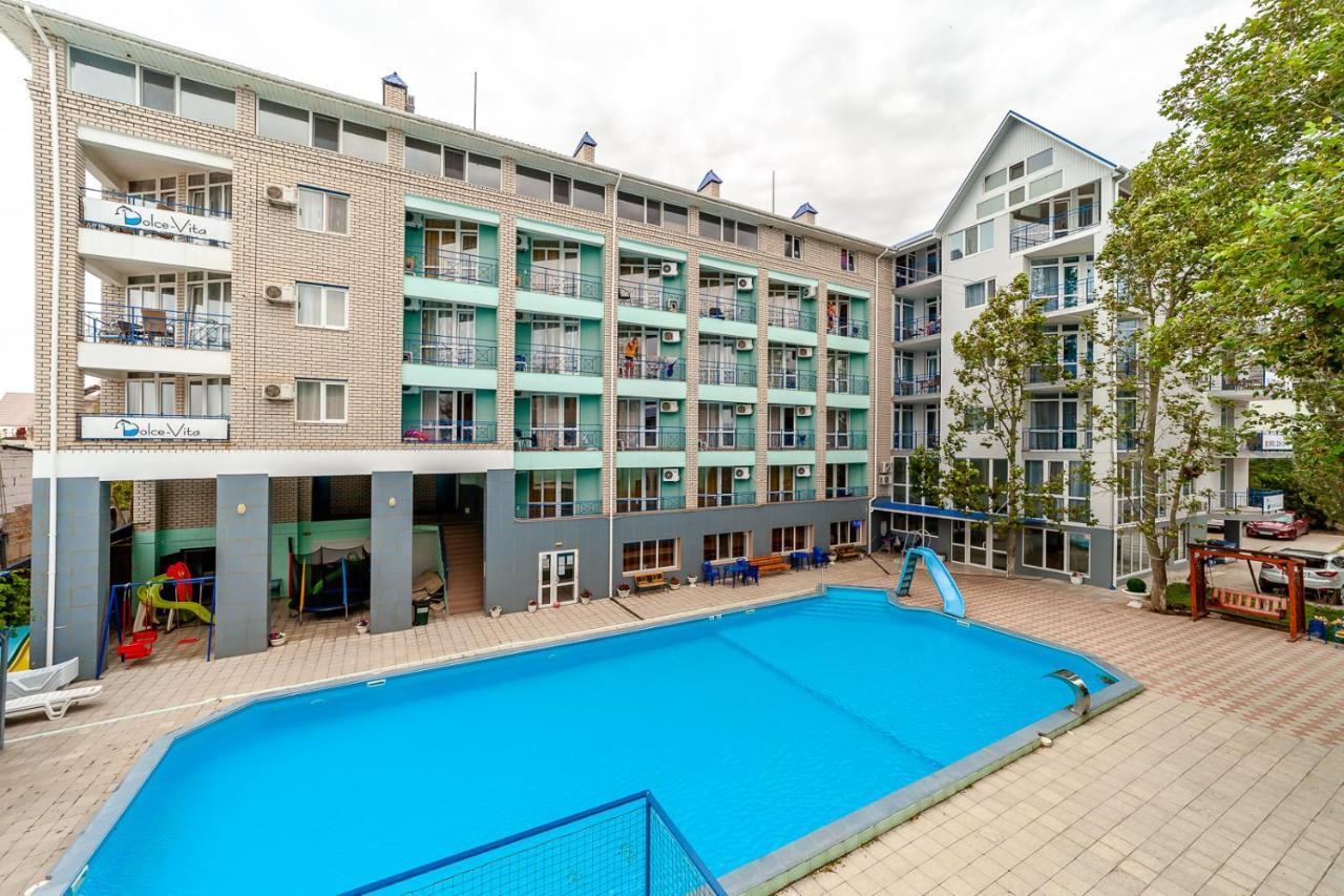 Dolce Vita Resort Hotel Zaliznyy Port Exterior photo
