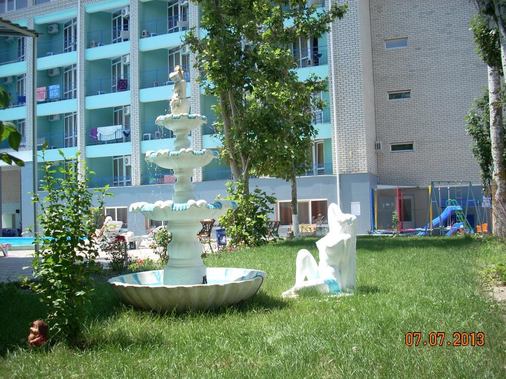 Dolce Vita Resort Hotel Zaliznyy Port Exterior photo